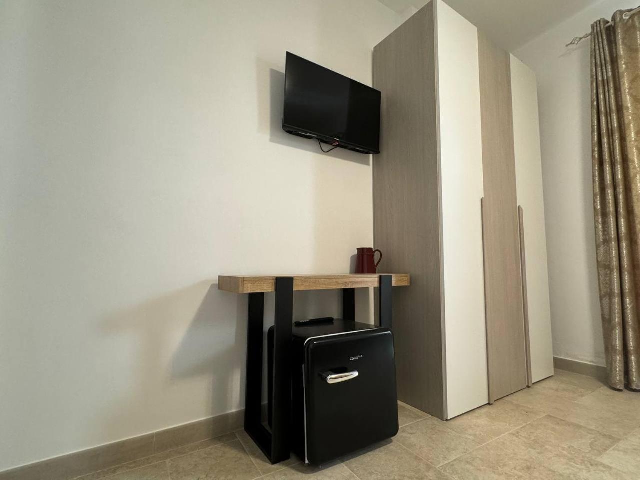 Allivigne Rooms & Pool โปลีญาโนอามาเร ภายนอก รูปภาพ