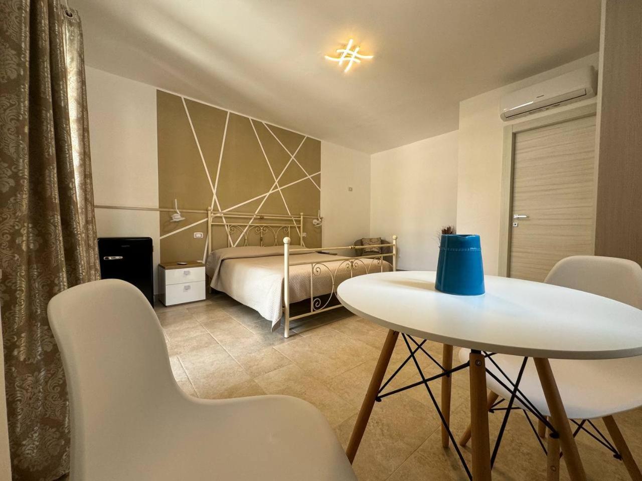 Allivigne Rooms & Pool โปลีญาโนอามาเร ภายนอก รูปภาพ