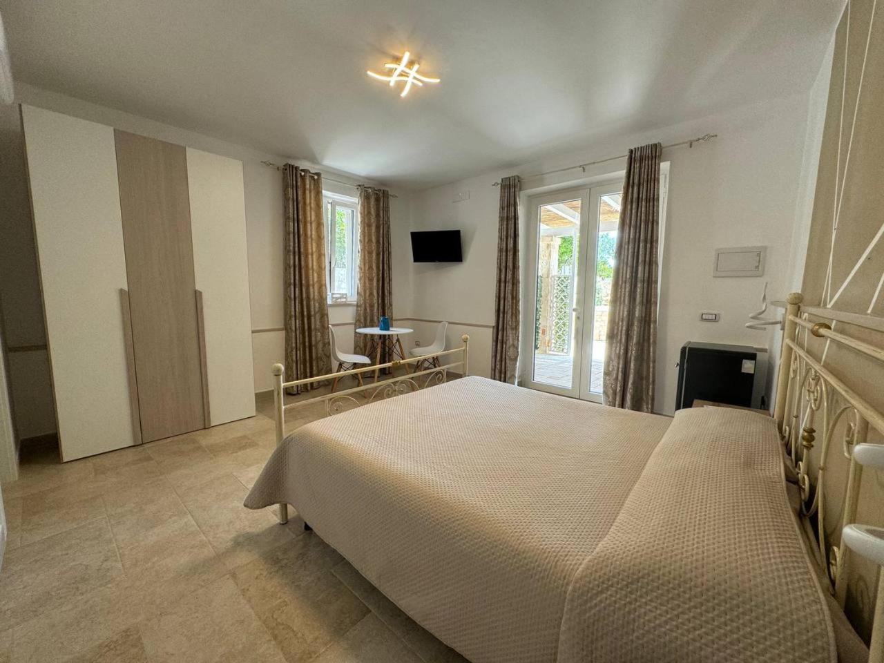 Allivigne Rooms & Pool โปลีญาโนอามาเร ภายนอก รูปภาพ