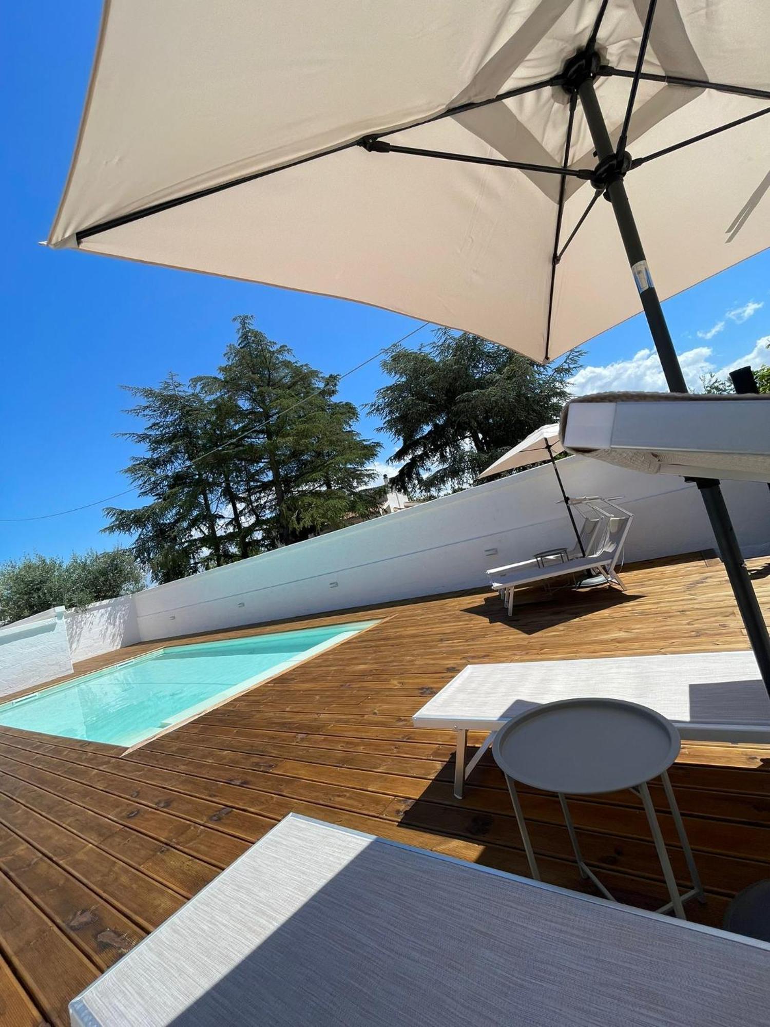 Allivigne Rooms & Pool โปลีญาโนอามาเร ห้อง รูปภาพ